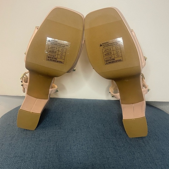 Rampage Light Pink Gold Studded Sandal Heels size 10 - Picture 14 of 15